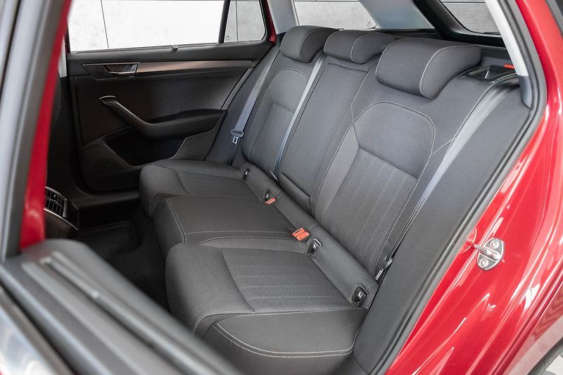 Škoda Superb 2.0 TDI 147kW STYLE*DPH*ČR 1.M - fotka 14 z 44