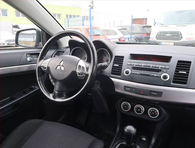 Mitsubishi Lancer (2009) 1.8 MIVEC, Serv.kniha - fotka 7 z 16
