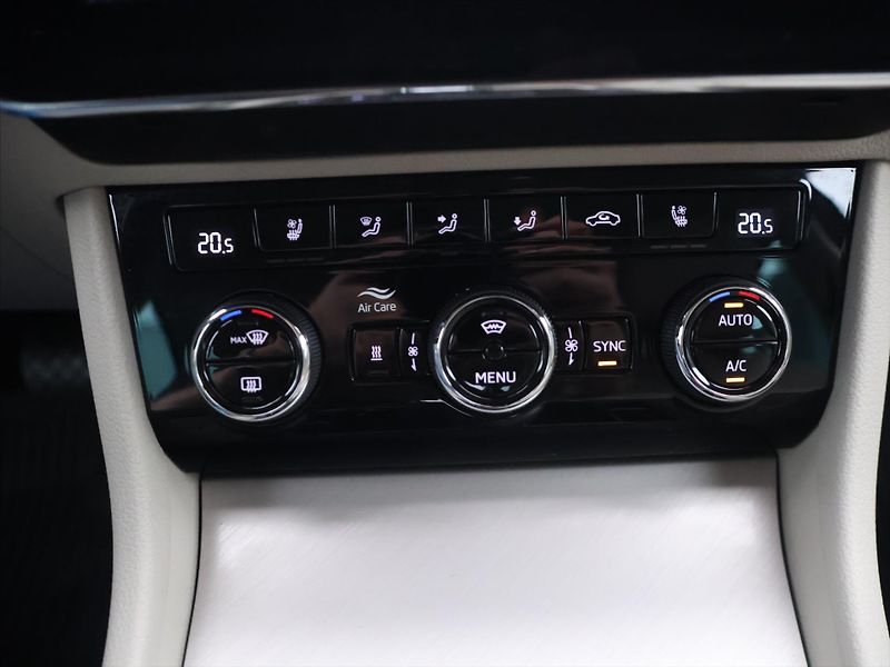 Škoda Superb 2,0 TDI 147kW DSG 4x4 L&K DPH - fotka 22 z 32