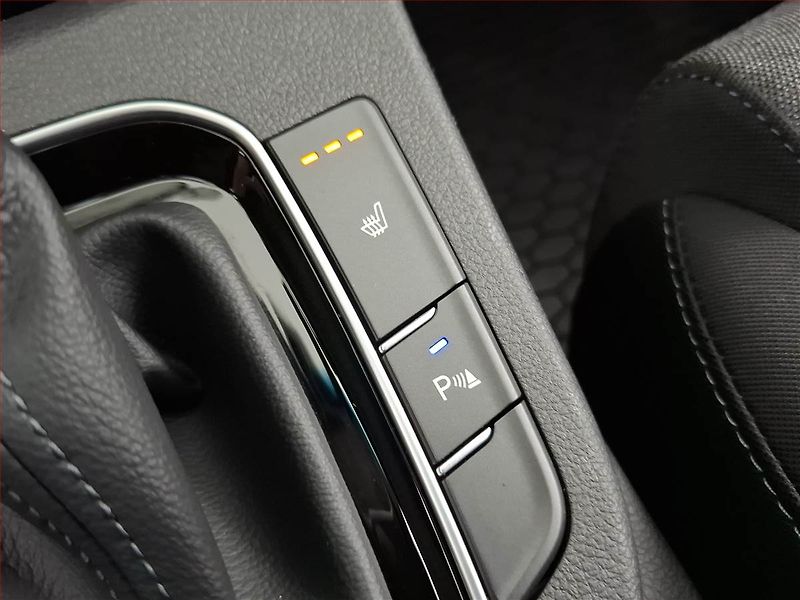Hyundai i30 (2023) Comfort 1.0 T-GDI, Automat, ČR - fotka 17 z 21