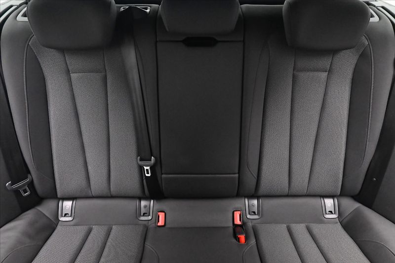 Audi A4 2,0 40TDI 150kW S-Tronic Záruk - fotka 29 z 32