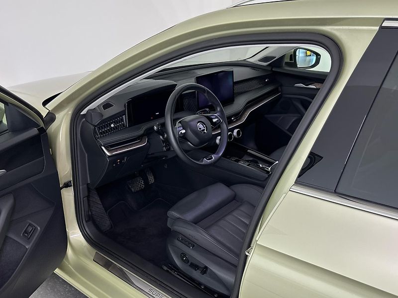 Škoda Superb Laurin & Klement DSG - fotka 6 z 32