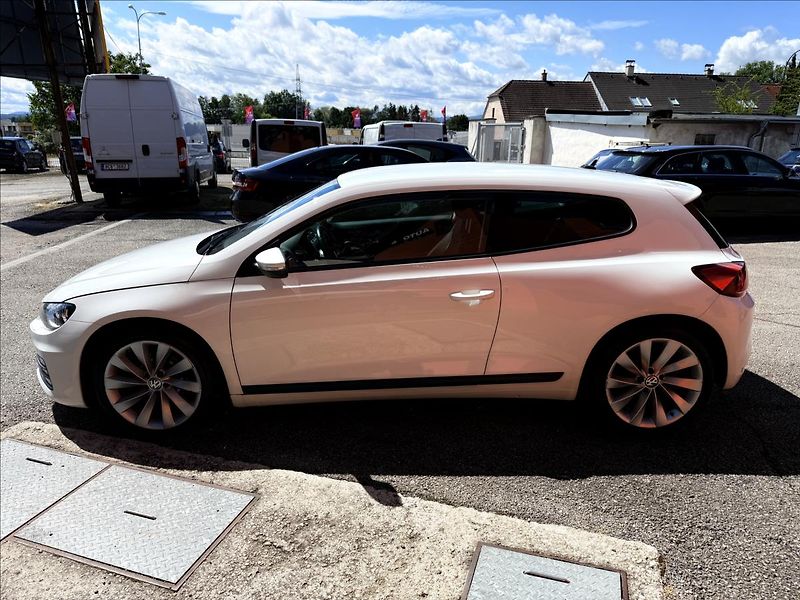 Volkswagen Scirocco 2,0 TSi DSG - fotka 8 z 24