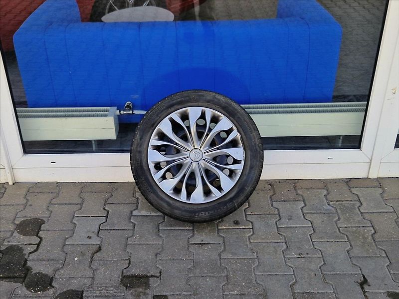 Citroën C4 1,4 i AC SENZORY+SADA ZIM.KOL - fotka 30 z 30