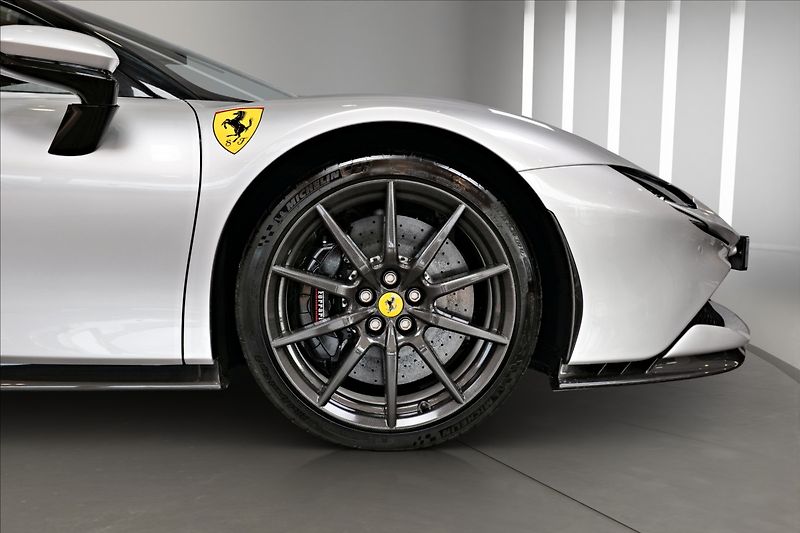 Ferrari SF90 (2024) Spider LIFT / CARBON / JBL - fotka 6 z 26