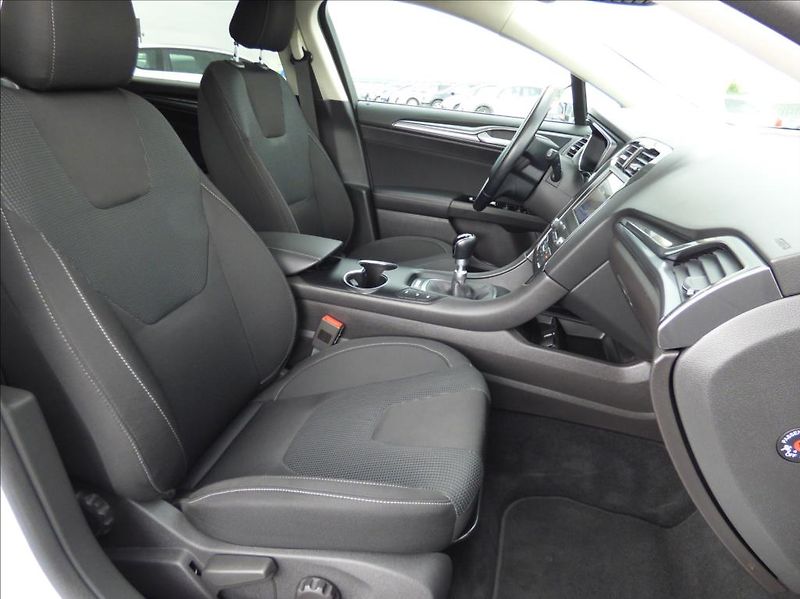 Ford Mondeo 2,0 LED,Navi,Titanium servis - fotka 62 z 72