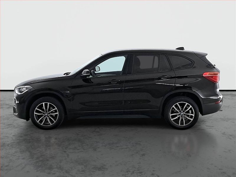 BMW X1 (2018) sDrive18d, Serv.kniha - fotka 3 z 15