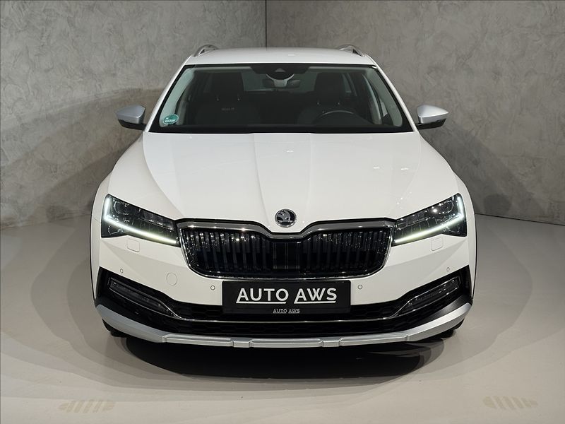 Škoda Superb 2,0 TDi  DSG 4x4 Scout Virtual - fotka 2 z 50