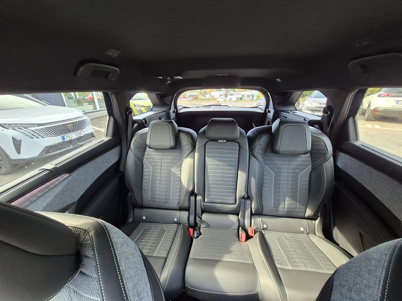 Peugeot 5008 (2026) GT Hybrid 145 e-DCS6 - fotka 23 z 23