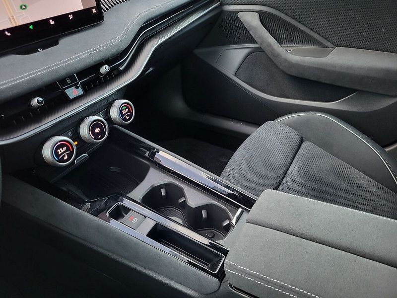 Škoda Superb Sportline 2,0TDI 110kW - fotka 29 z 31