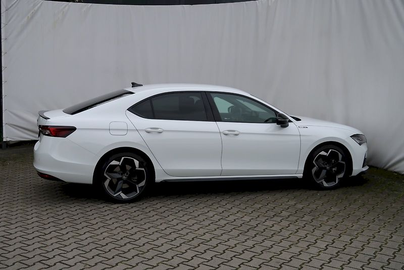 Škoda Superb (2025) SportLine 1,5 TSi e- Tec/110 k - fotka 26 z 32
