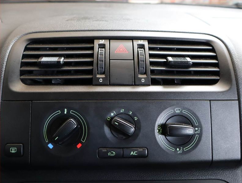 Škoda Roomster (2011) 1.4 16V, Serv.kniha - fotka 12 z 18