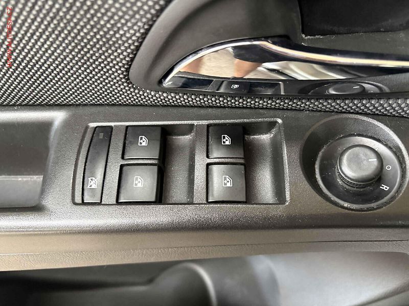 Chevrolet Cruze (2013) 1.4i, Navi, autoAC - fotka 12 z 14