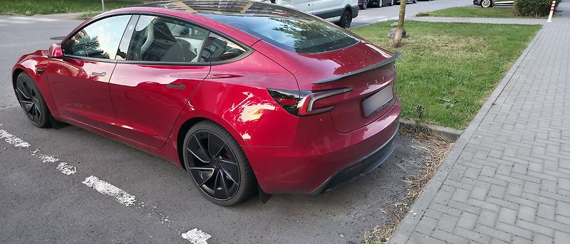 Tesla Model 3 (2024) Performance Highland - fotka 8 z 10