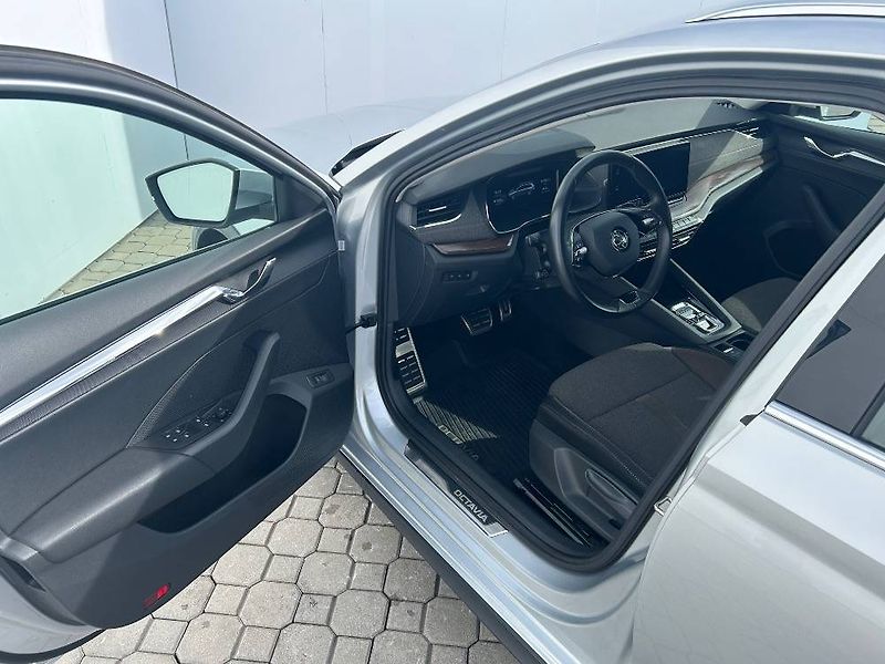 Škoda Octavia Scout 7DSG 4x4 2,0TDI - fotka 5 z 26