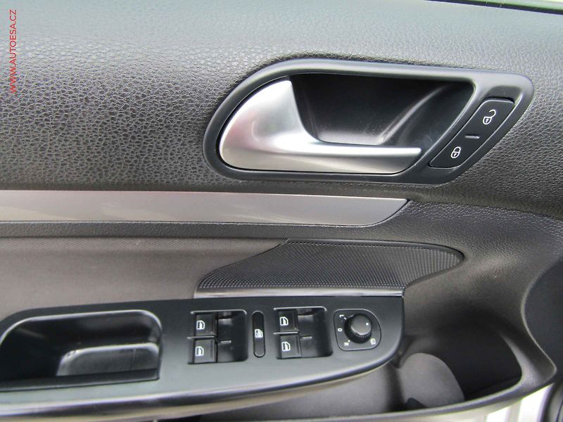 Volkswagen Golf (2010) 1.2 TSi, 2.maj,ČR, Tempo - fotka 11 z 17