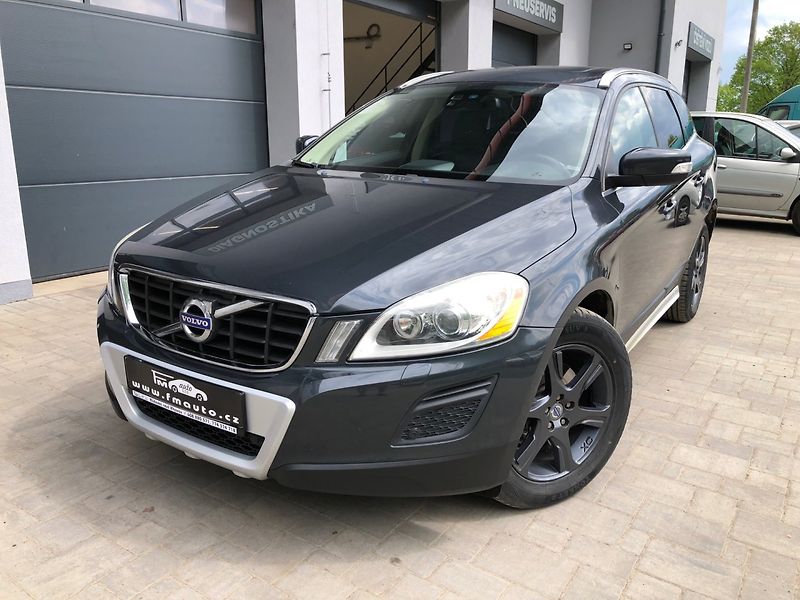 Volvo XC60 (2010) 2.4 D5 AWD - fotka 2 z 33