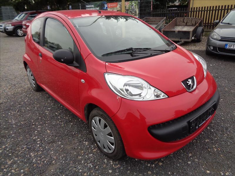 Peugeot 107 1,0 - fotka 1 z 13