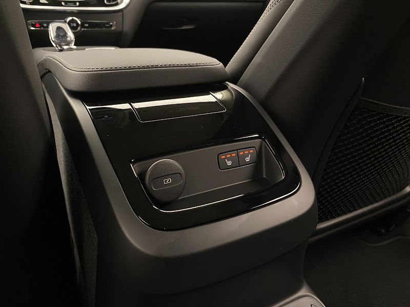 Volvo V60 (2026) T6 AWD Plug-in DARK PLUS - fotka 63 z 64