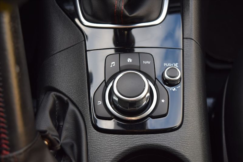 Mazda 3 2,0 SKYACTIV-G 88KW ALU NAVI - fotka 40 z 43