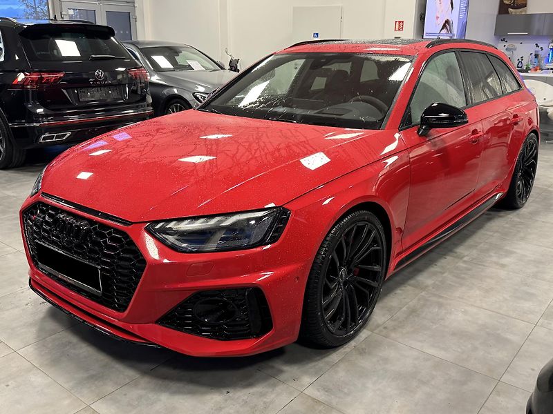 Audi RS 4 (2023) 2,9TFSi Avant quattro MATRIX - fotka 3 z 38