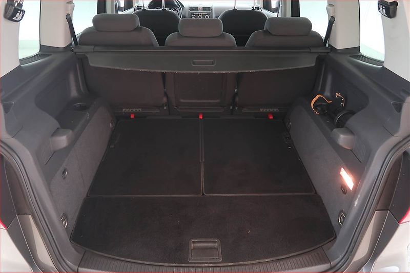 Volkswagen Touran (2013) 1.6 TDI, Automat, 7 míst, Navi - fotka 14 z 20