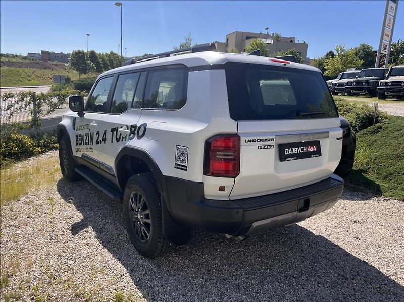 Toyota Land Cruiser 250 2,4i T 8AT Allrounder SE 7 - fotka 5 z 36