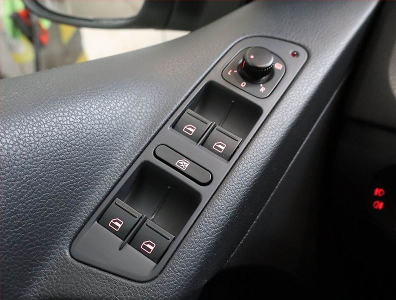 Volkswagen Tiguan (2014) 2.0 TDI, Bi-Xenony, Tempomat - fotka 17 z 19