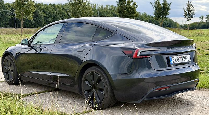 Tesla Model 3 (2024) Highland  - fotka 8 z 19