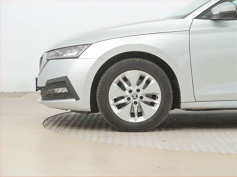 Škoda Octavia (2022) Ambition 1.0 TSI e-tec - fotka 15 z 19