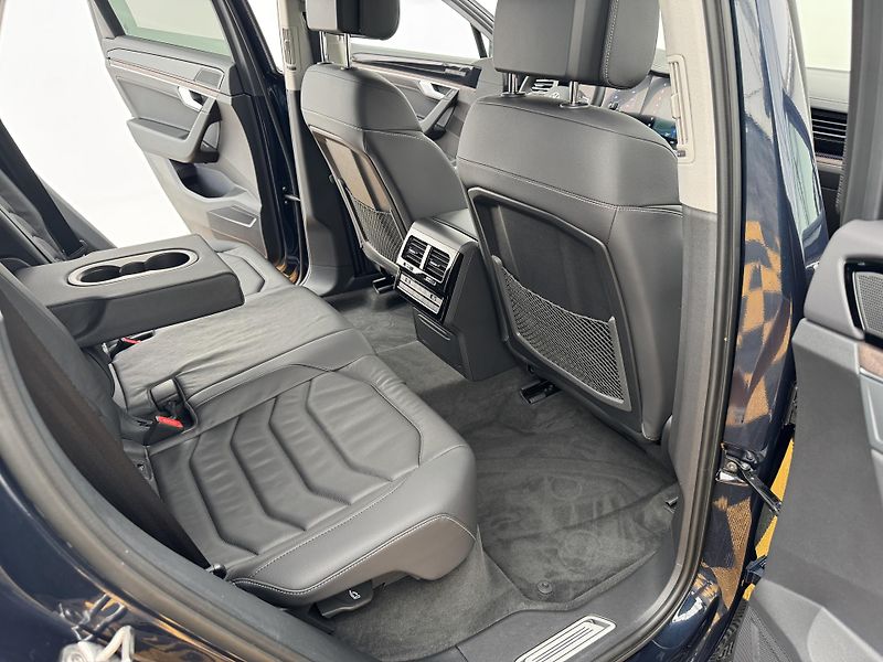 Volkswagen Touareg 3.0Tdi*1-MAJ*DPH*ELEGANCE* - fotka 17 z 46