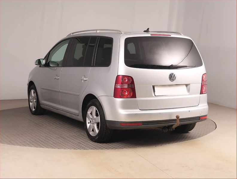 Volkswagen Touran (2007) 1.9 TDI, 7 míst, po STK, Tažné - fotka 4 z 17
