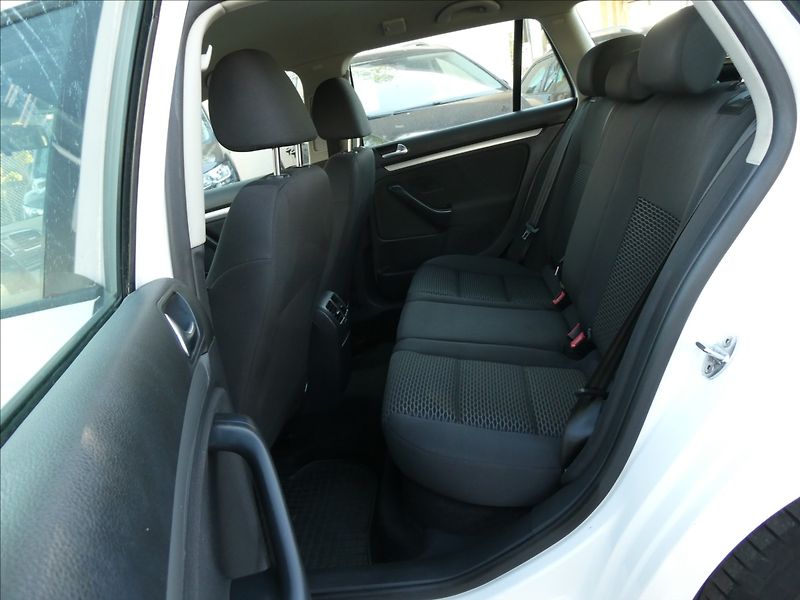 Volkswagen Golf 1,2 TSi 77kW serviska, klima - fotka 19 z 42