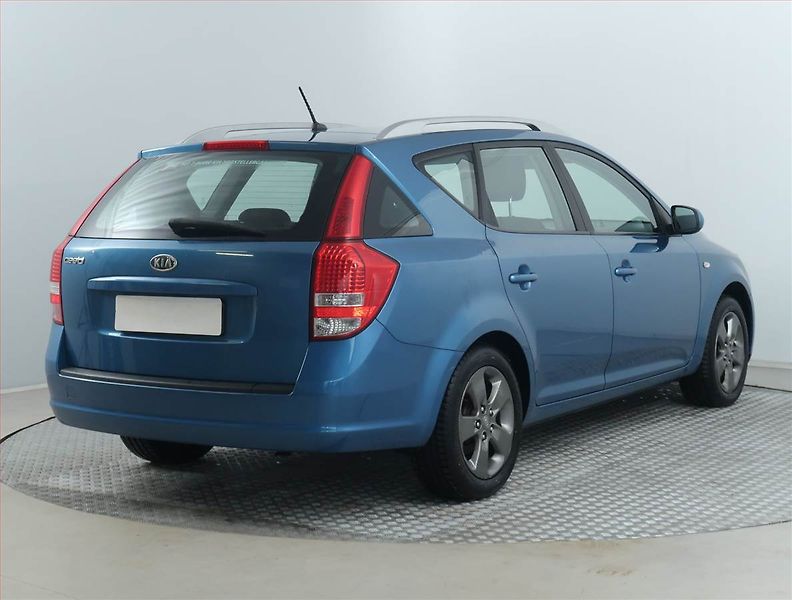 Kia Ceed (2010) 1.4 CVVT, po STK, jezdí skvěle - fotka 5 z 16