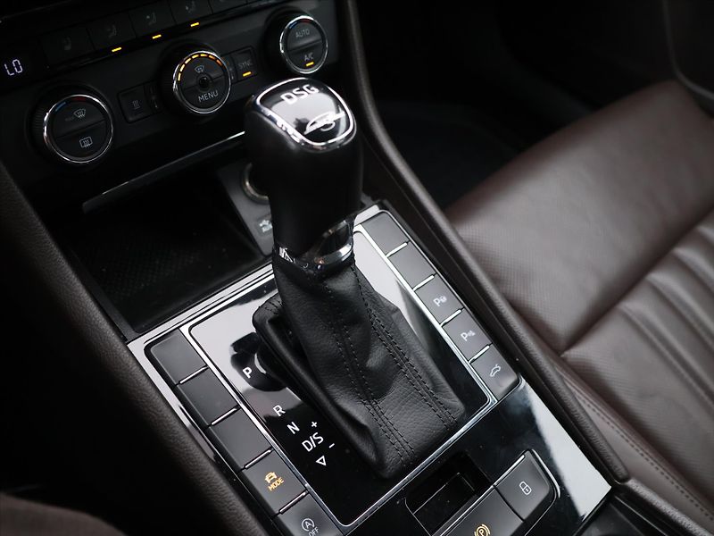 Škoda Superb 2,0 TDI 110kW DSG CZ L&K - fotka 26 z 35