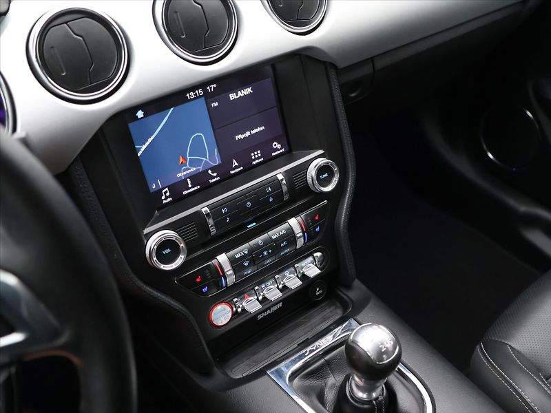Ford Mustang 2,3 EB 233kW Kůže Navi CZ - fotka 17 z 27