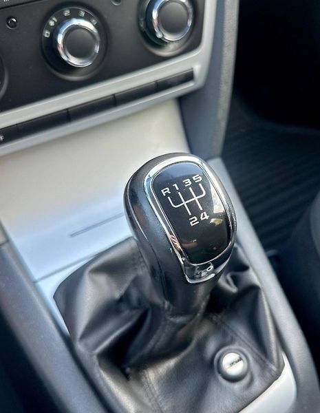 Škoda Octavia (2011) 1.6 TDI 2011 77KW AMBITION CZ - fotka 14 z 19