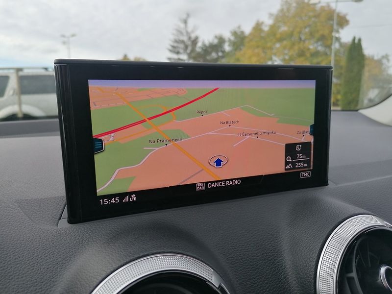 Audi Q2 (2021) 1.5 35 TFSi S-Tronic S-Line - fotka 13 z 28