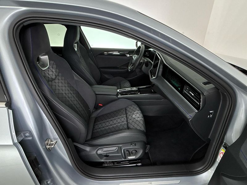 Volkswagen Passat R-Line People - fotka 9 z 31