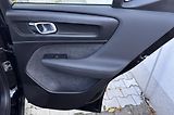 Volvo XC40 B4 AWD // 1. maj // ČR - náhled 17