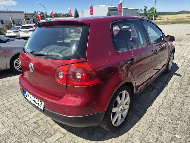 Volkswagen Golf 1,6 FSI automat - fotka 3 z 10