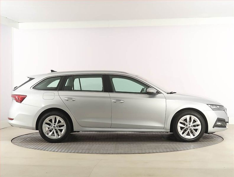 Škoda Octavia (2023) 2.0 TDI, Automat, ČR,1.maj - fotka 6 z 27