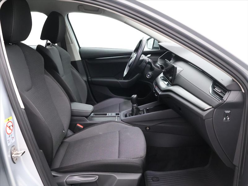 Škoda Octavia 2,0 TDI 85kW Ambition CZ DPH - fotka 12 z 36