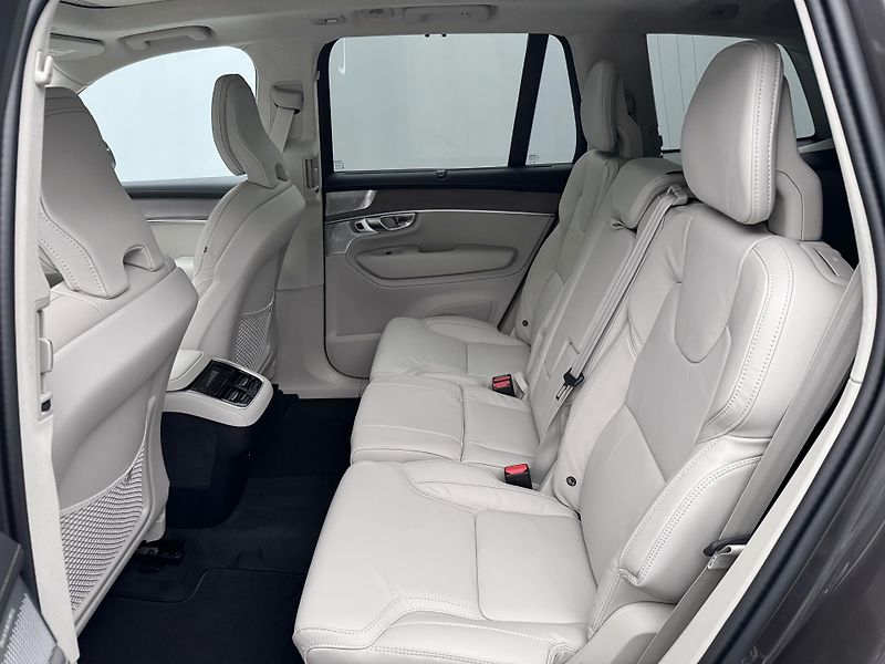 Volvo XC90 (2026) B5 AWD AUT BRIGHT ULTRA 7 míst - fotka 6 z 28