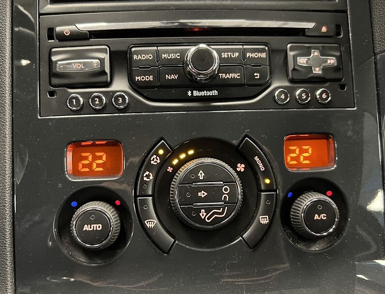 Peugeot 3008 ALLURE 1.2 PureTech - fotka 6 z 15
