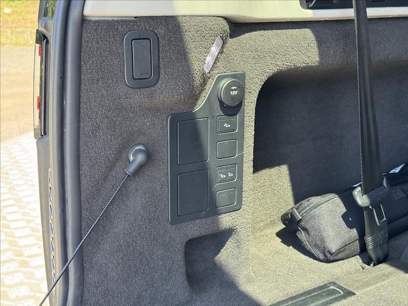 Land Rover Discovery 3,0 TDV6 HSE AWD ČR DPH - fotka 30 z 34