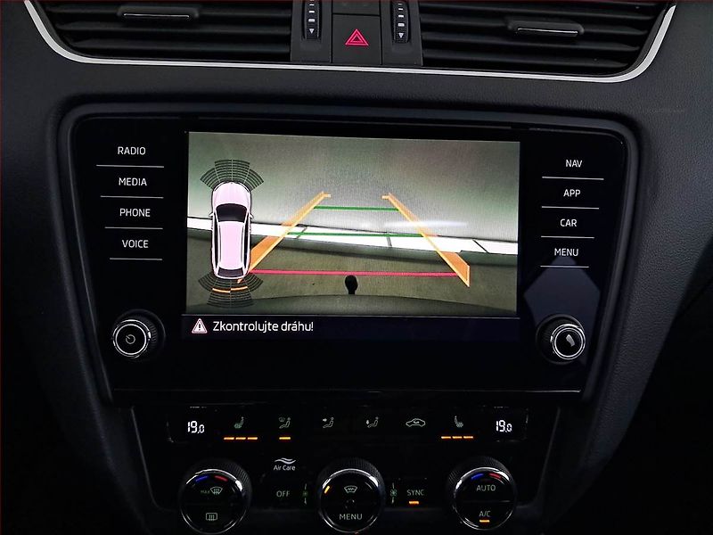 Škoda Octavia (2018) 1.5 TSI, Serv.kniha, Navi - fotka 21 z 25