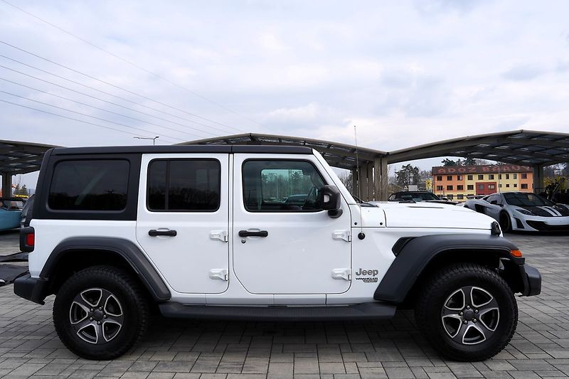 Jeep Wrangler 2.2 CRD/Sport/MultiJet/4x4/AT - fotka 7 z 44