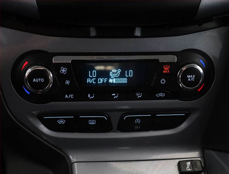 Ford Focus (2013) 1.0 EcoBoost, Serv.kniha - fotka 13 z 19