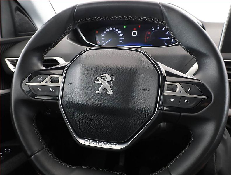 Peugeot 3008 (2018) Active Pack 1.2 PureTech - fotka 8 z 15